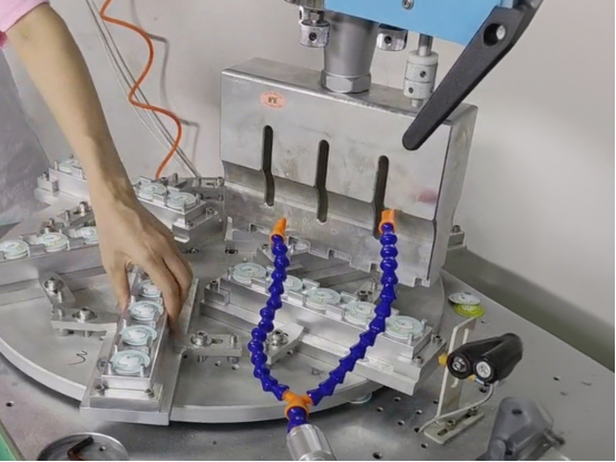 防蚊貼生產(chǎn)遇瓶頸？90%同行靠這臺設(shè)備實(shí)現(xiàn)效率×3、良品率飆升！